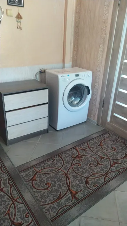 Уютный дом в зеленом дворе