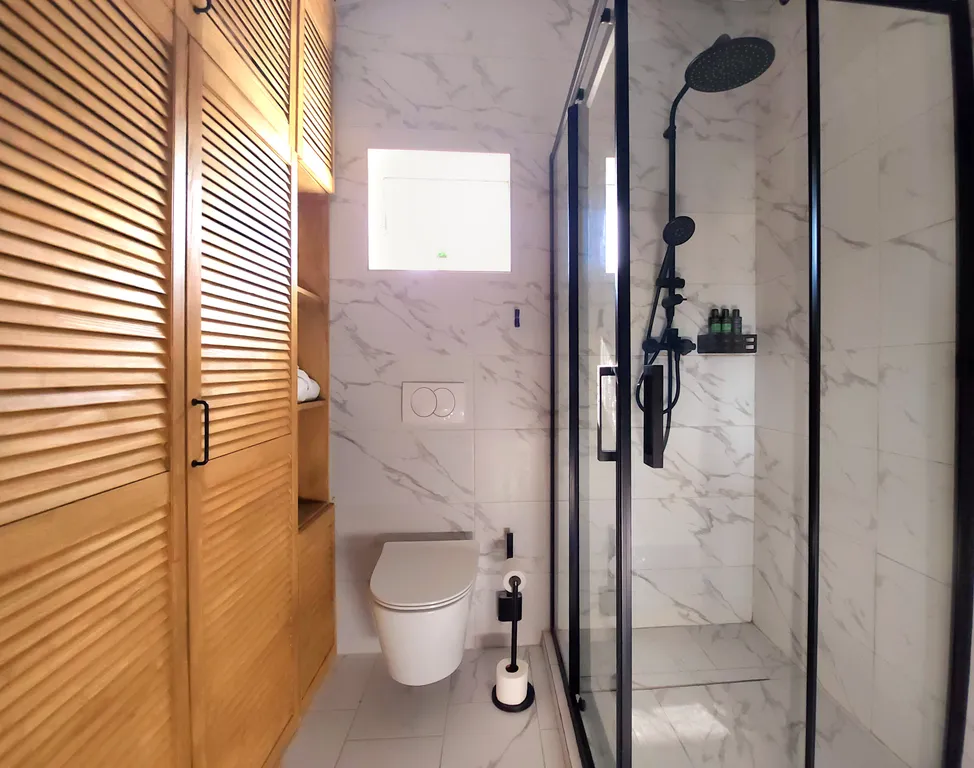 Журавлиный домик на берегу речки