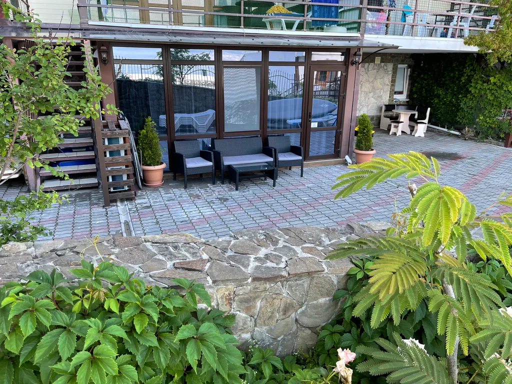 Семейный трехкомнатный номер на первом этаже с видом на море