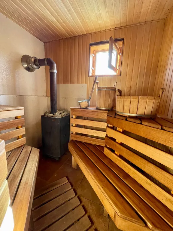 Коттедж на берегу озера