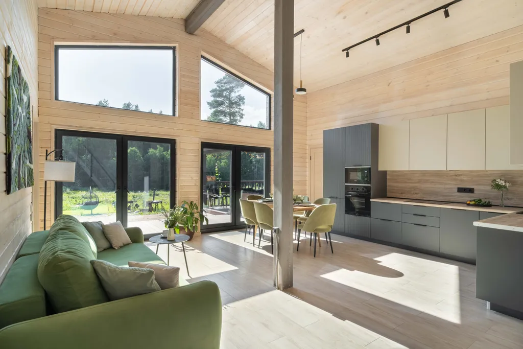 Загородный дом на берегу реки со своим пляжем