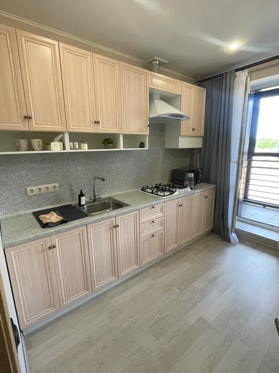 Современная новая квартира в стиле лофт недалеко от берега