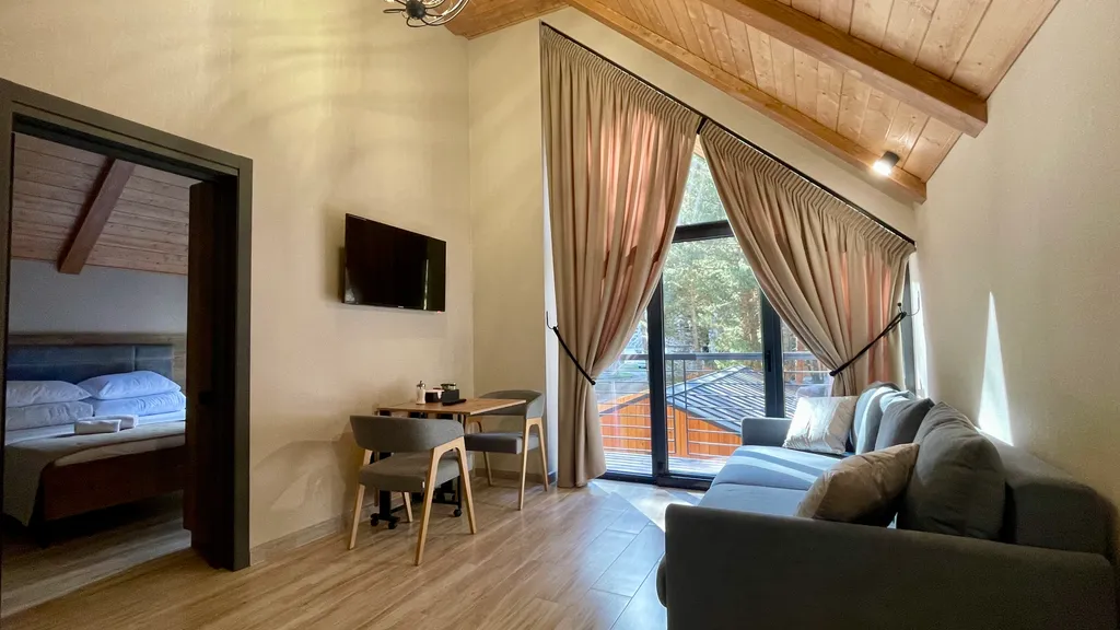 Коттедж Комфортные номера с витражными окнами и балконом — аренда посуточно в Эльбрус