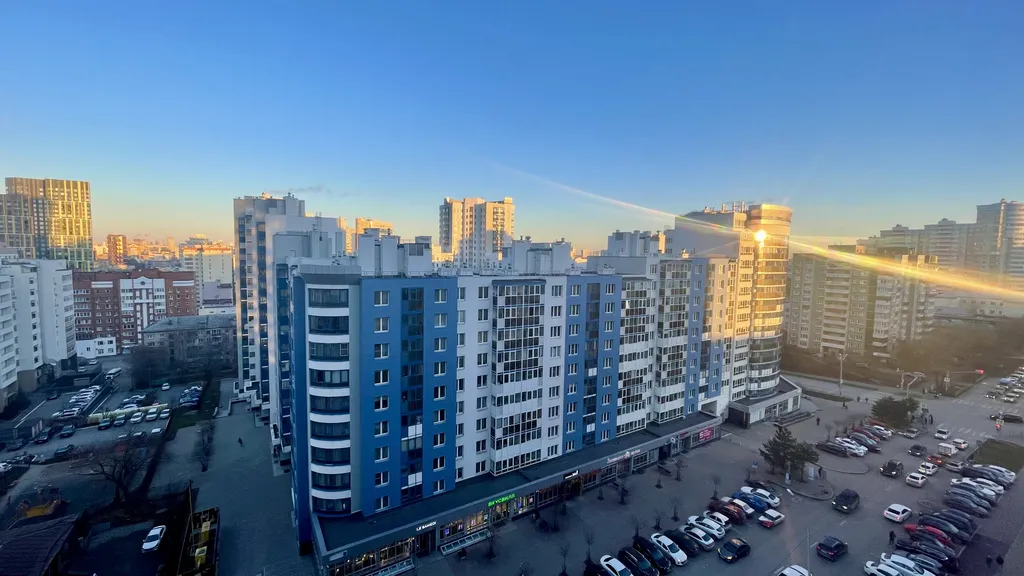 Не в отеле, а в квартире