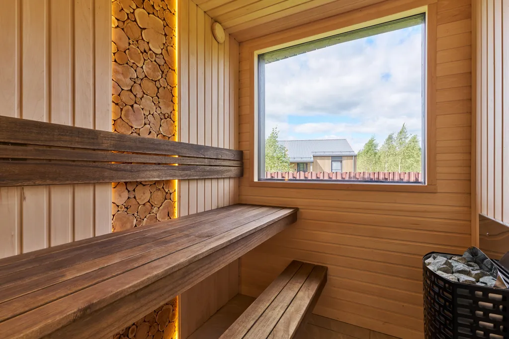 Коттедж Домик у реки в окружении сосен с камином, сауной и чаном — Семеновское