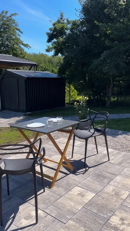 Уютный панорамный домик в глэмпинге у моря