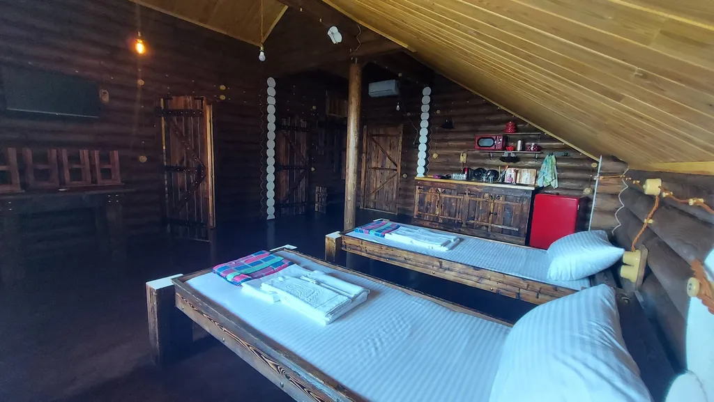 Сруб большой второй этаж с балконом и видом на бассейн