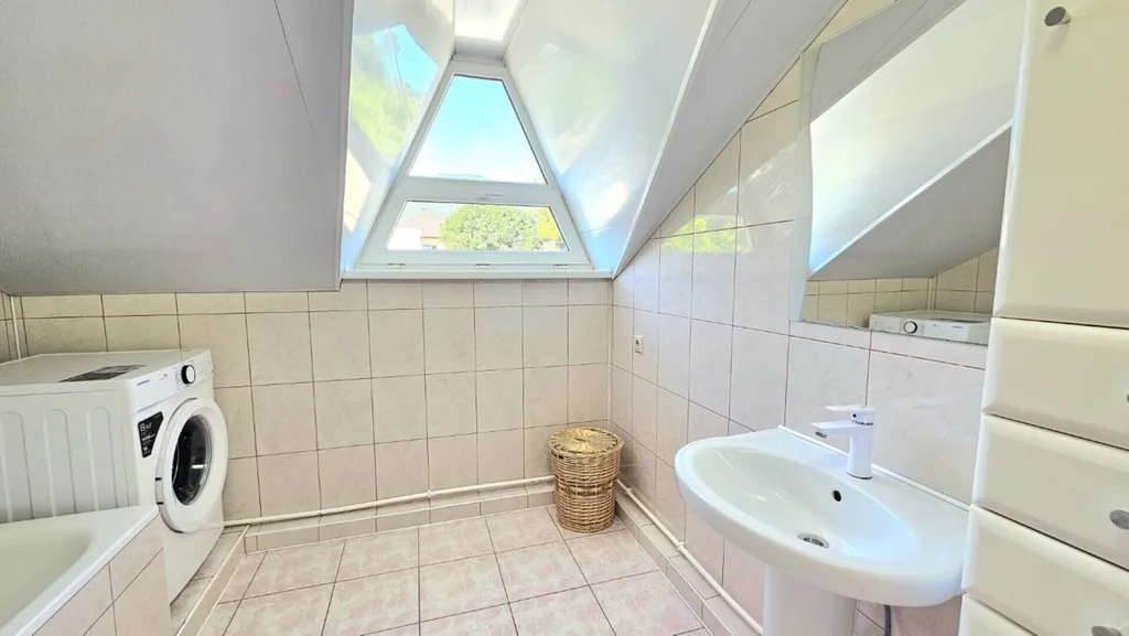 Уютный семейный коттедж в центре города