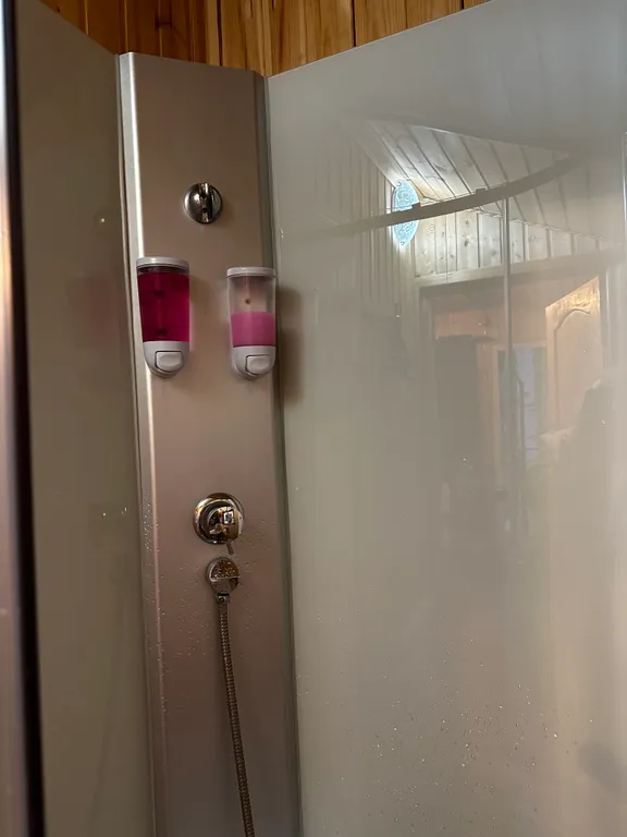 Коттедж Уютный домик с панорамными окнами с видом на лес — Архыз