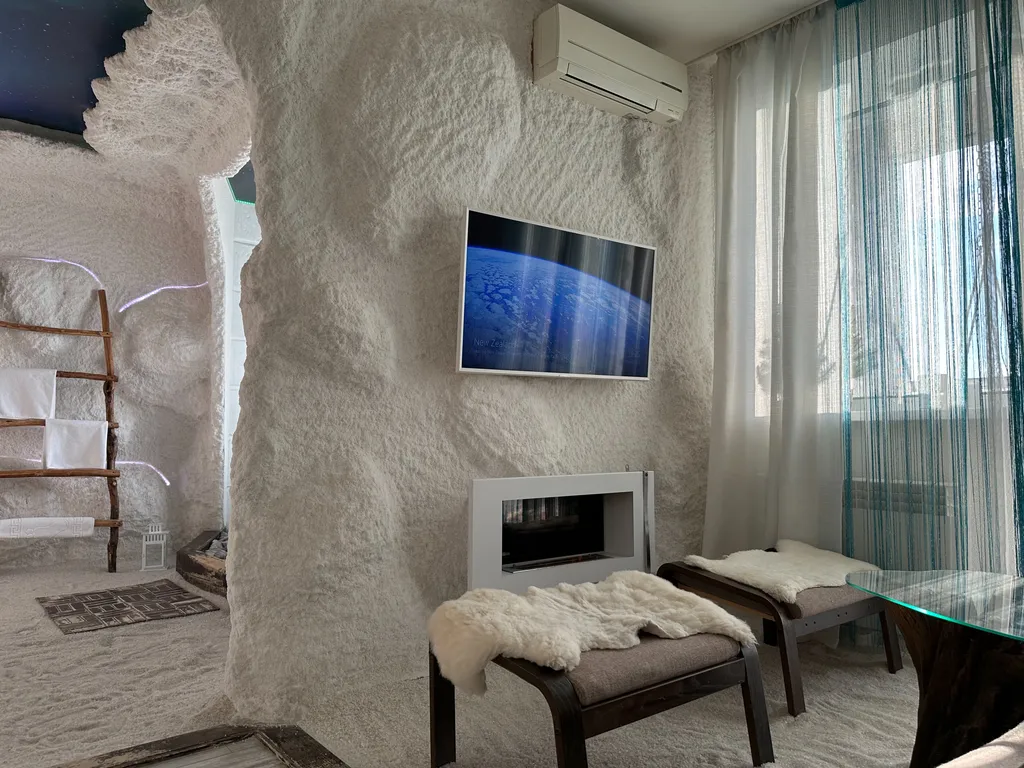 Апартамент Зима - соляная пещера с сауной и джакузи у окна