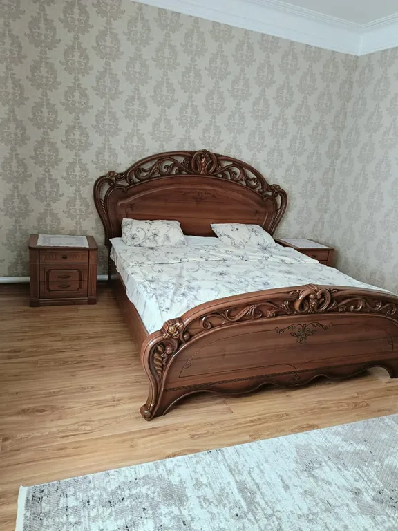 Частный дом с крытым двором и садом