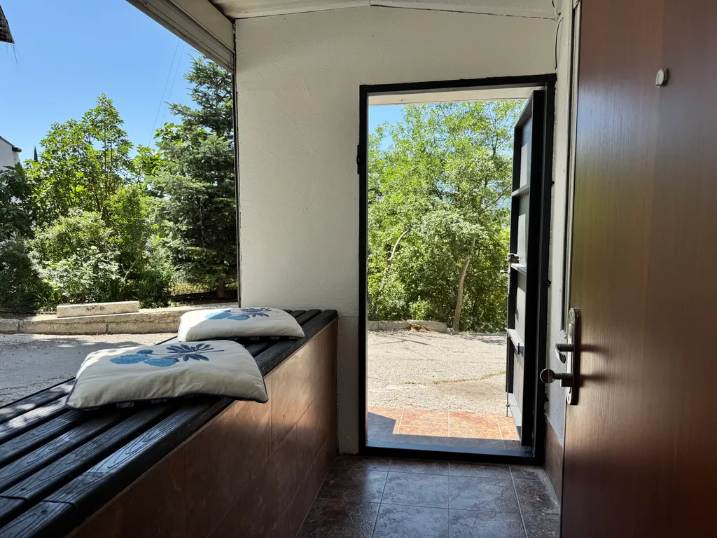 Двухместный номер в Ялте (Санузел и кухня общие)