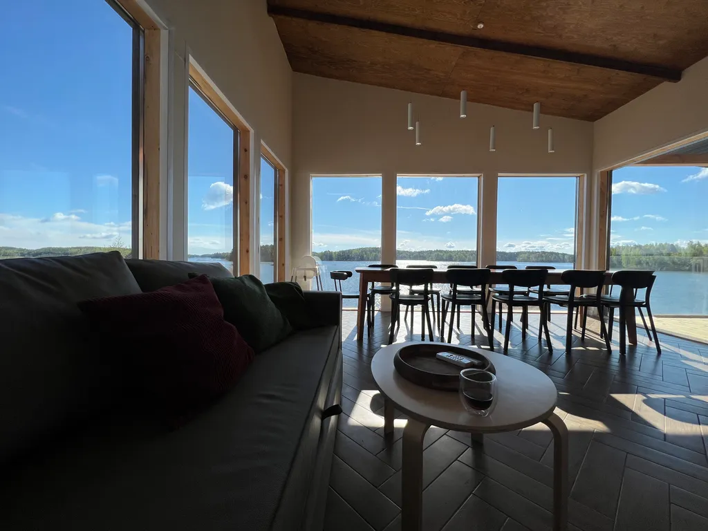 Дом с видом на озеро около горнолыжного комплекса