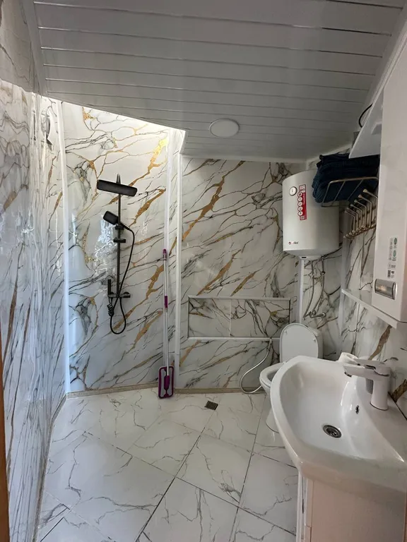 Дом у моря и у горячего источника, круглый купольный