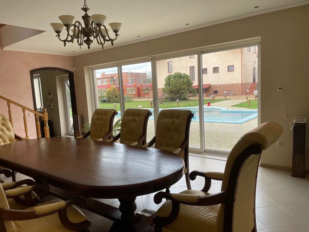 Красивый дом с баней и бассейном