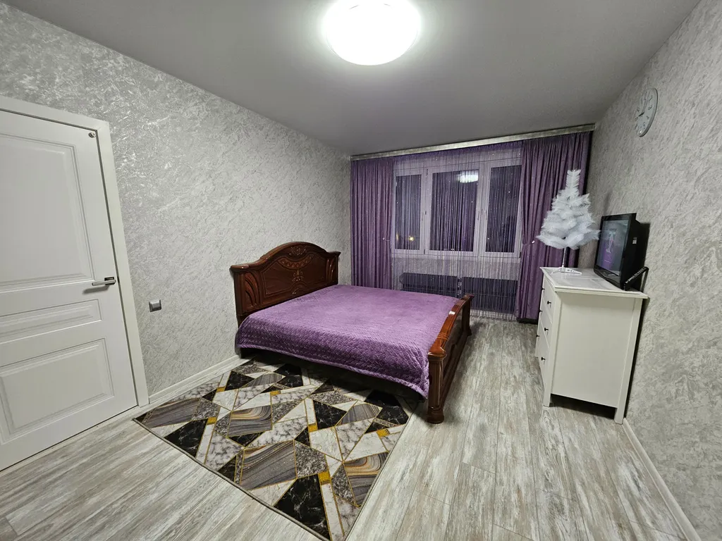 Квартира с лоджией возле станции в центре города