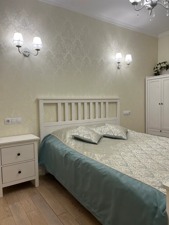 Дом с бассейном и бильярдом