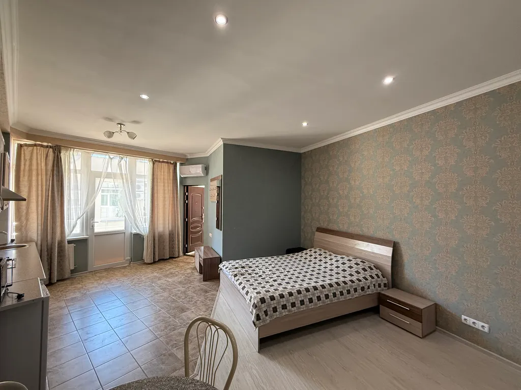 Студия с балконом у моря есть мангал