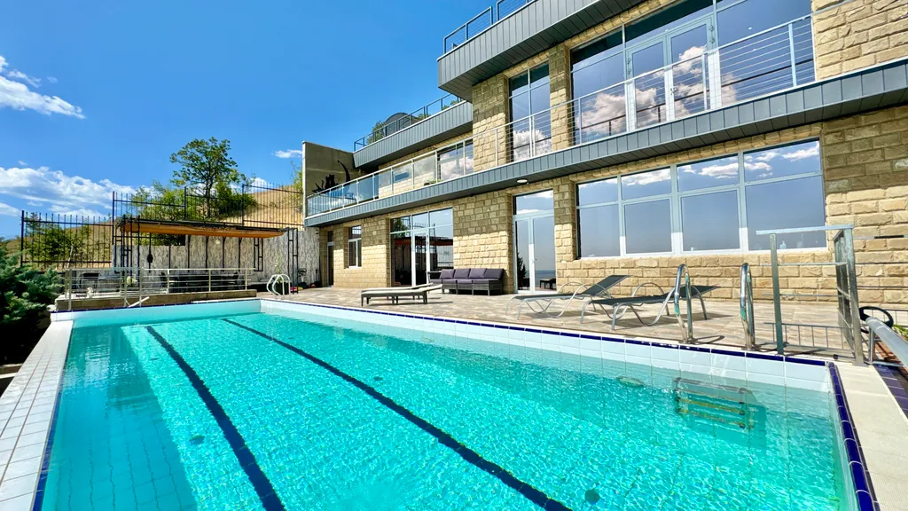 Коттедж Дом с видом на горы и море — аренда посуточно в Малореченское