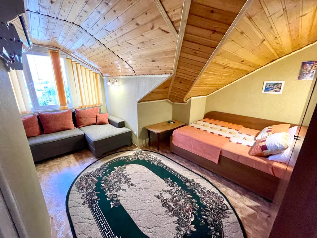 Мансарда четырёхместная с видом на горы