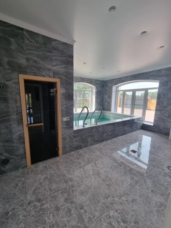 Коттедж с бассейном