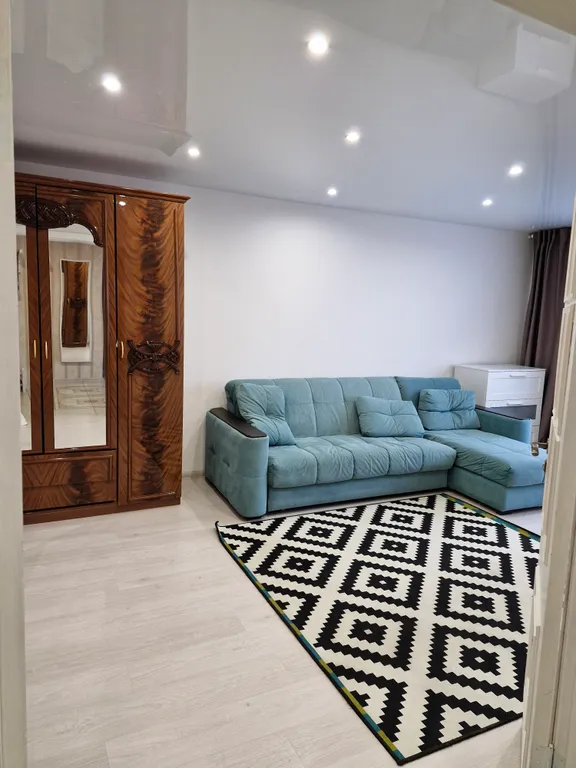 Трёхкомнатная квартира в 300 метрах от МКАД — аренда посуточно в Реутов