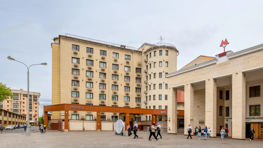 30 метров от метро