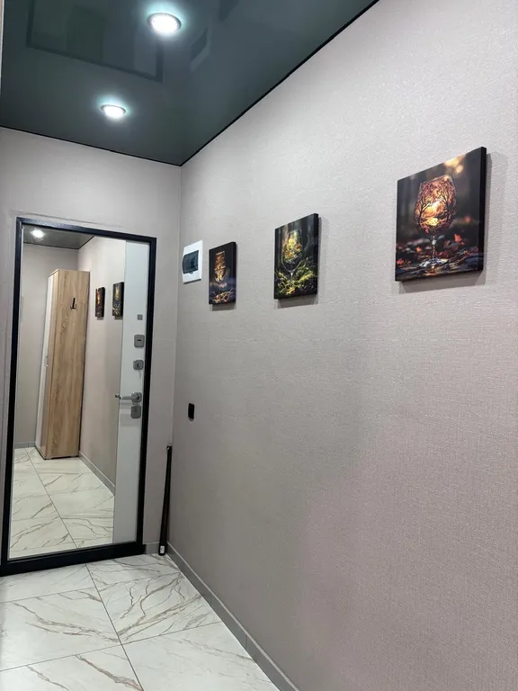 Квартира Потрясающая Студия напротив Терминала в центре Нефтяников — Омск