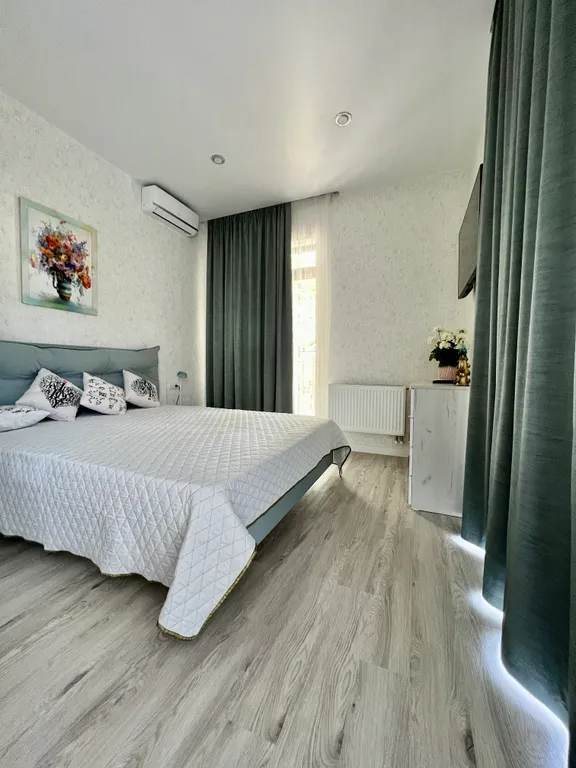 Квартира в доме с бассейном на набережной — аренда посуточно в Алушта