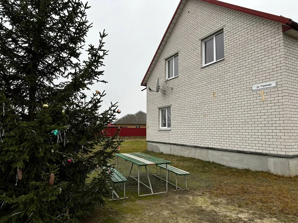 Коттедж 2 этажа в уединенном месте Бреста с парковкой во дворе