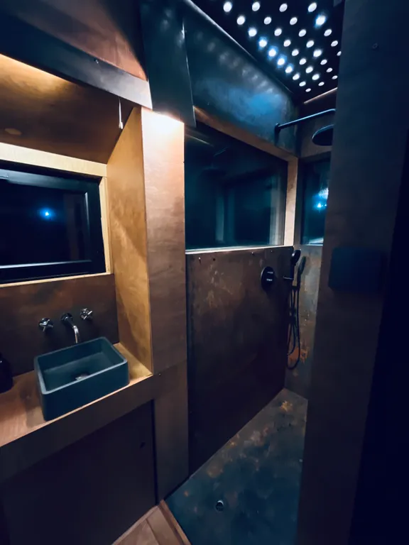 Домик на озере