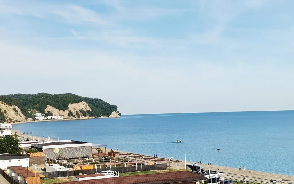 Квартира комфорт+ с балконом: 96 м от моря