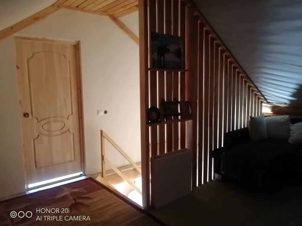 Дом из дерева у моря