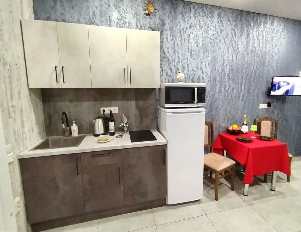 Отдельная квартира-студия с парковкой в центре города