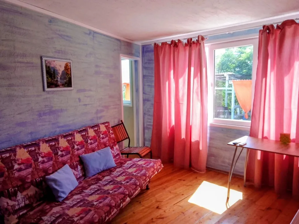 Двухкомнатный этаж, с детской кроваткой, вид на море и горы