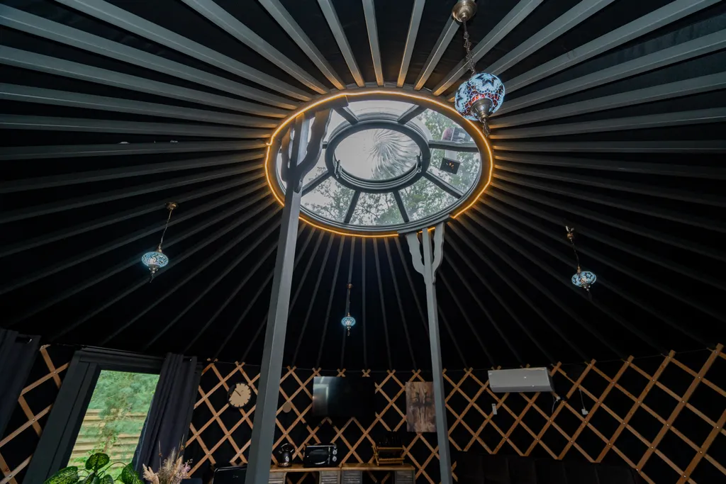 Юрта в лесу