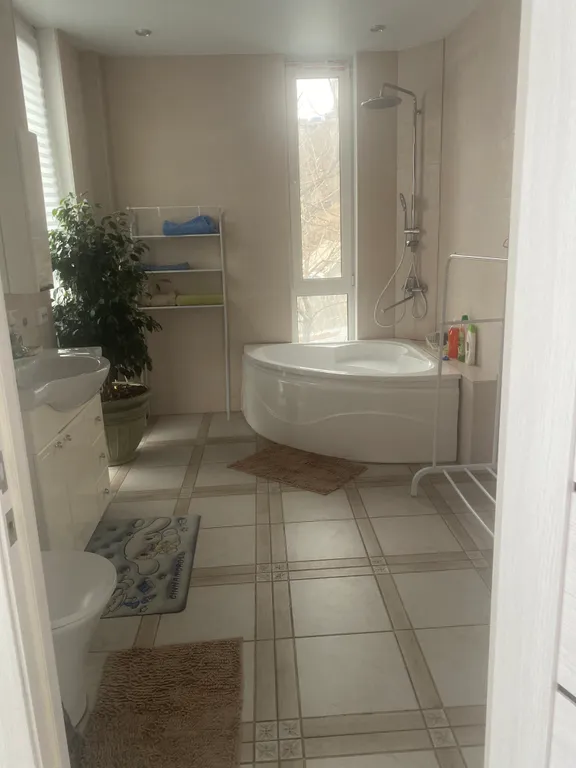 Дом в красивом районе