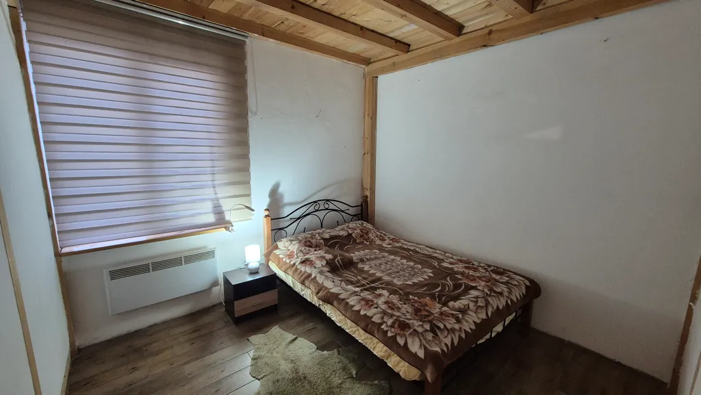 Домик с камином в горах