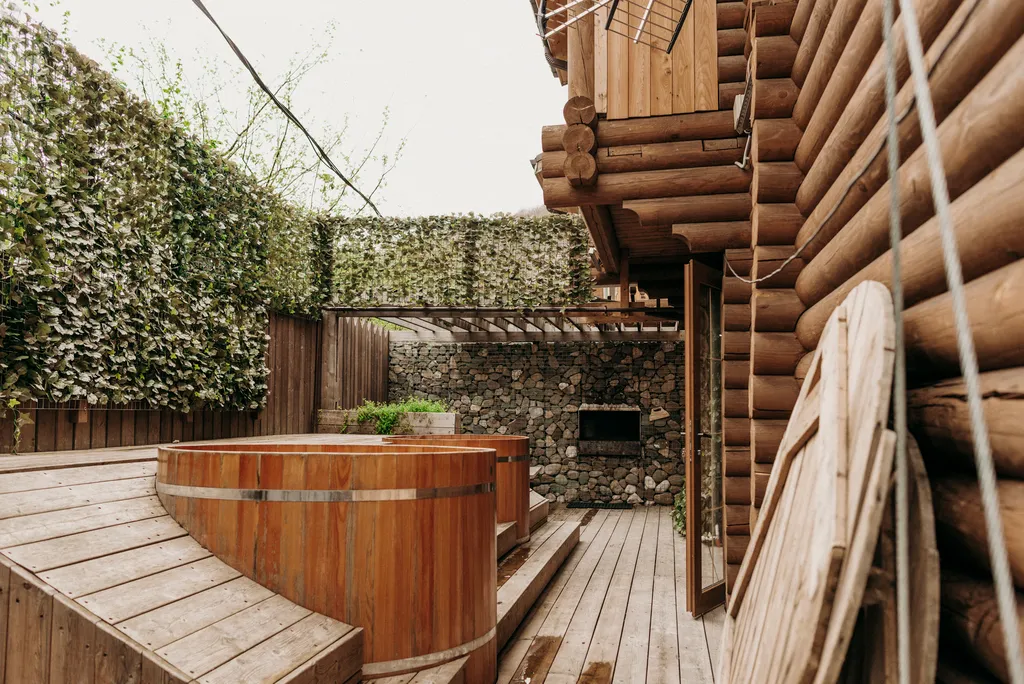 Дом напротив подъемника курорта Красная поляна с видом на горы