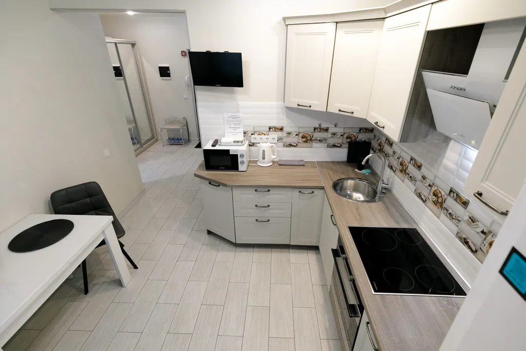 Изумрудная квартира через дорогу от ИМР Цыба