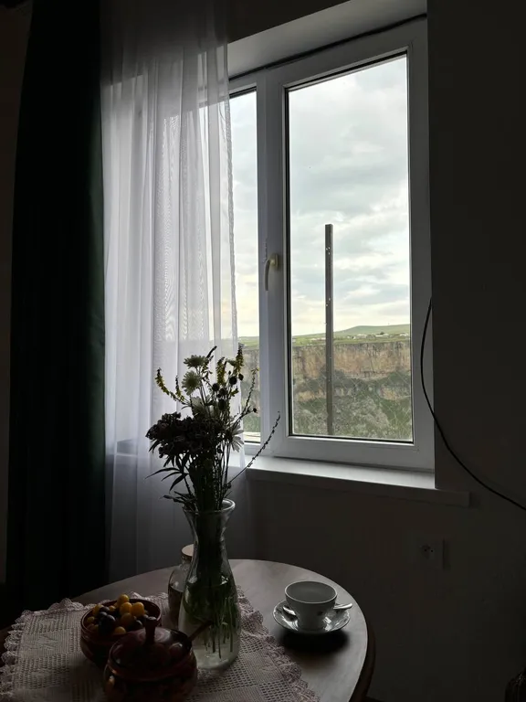 Домик на краю обрыва