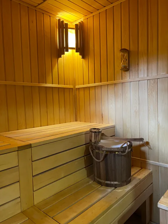 Домик в лесу с большой верандой