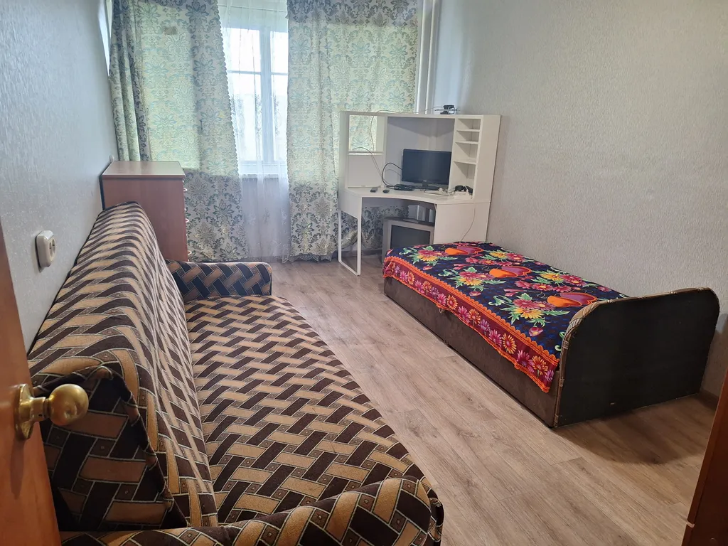 Квартира Трёхкомнатная квартира в удобном месте, рядом вокзал и автостанция — Тихвин