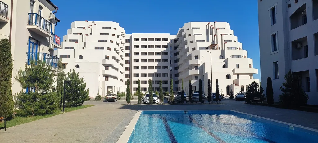 Студия у моря, Итальянская деревня