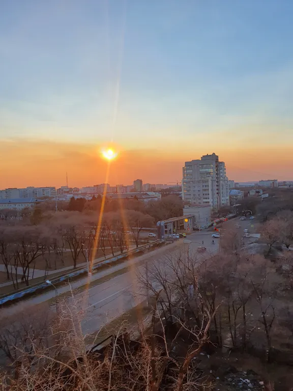 Современная студия с красивыми закатами в самом центре города