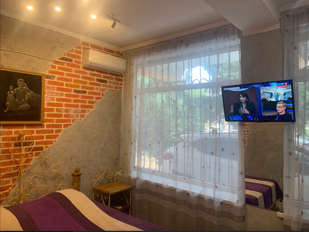 Семейные апартаменты на 4-х в самом центре Ялты у моря, парковка бонус