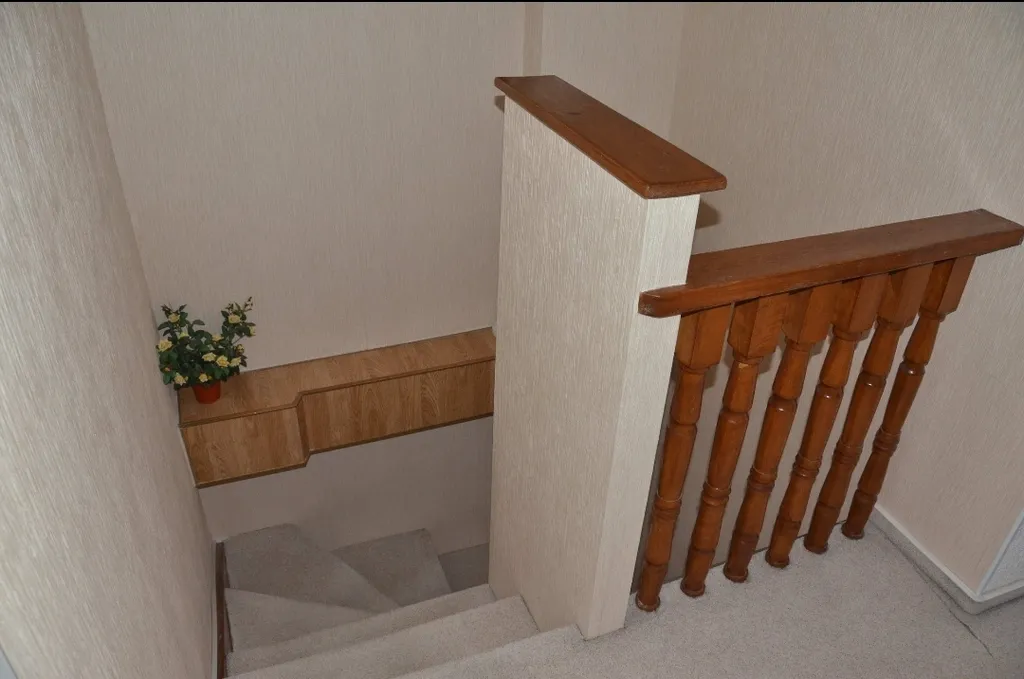 On two levels with two bathrooms