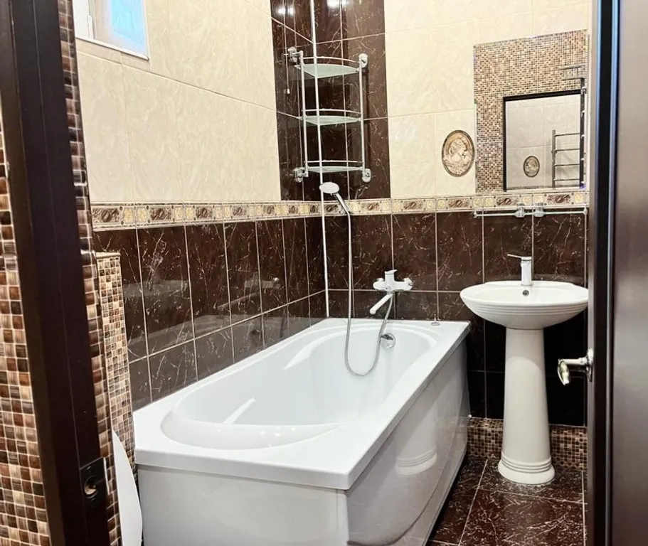 Два этажа с отдельным входом в уютном доме в ущелье рядом с озером