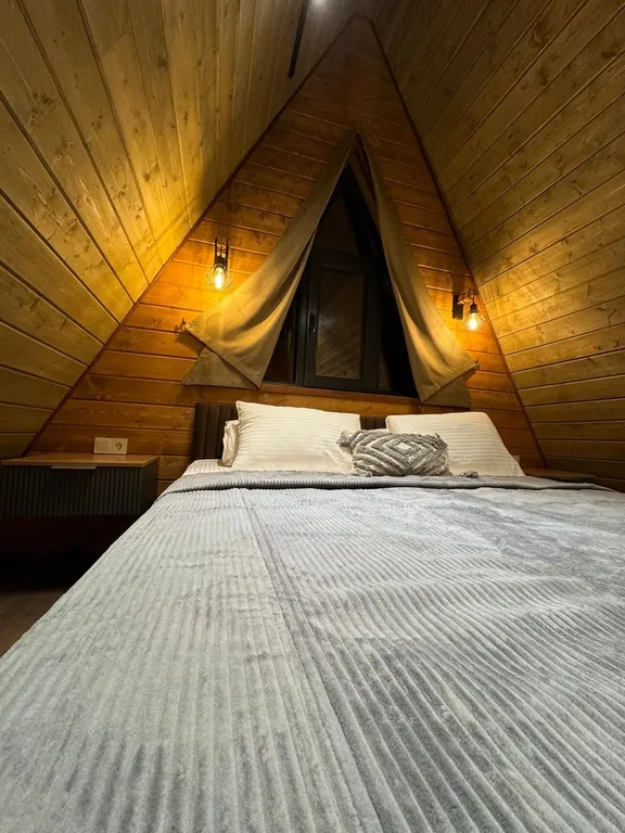 Коттедж в живописной части города с баней, мангалом и беседками