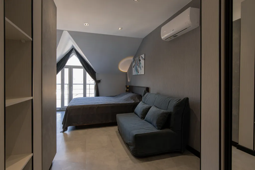 Студия с балконом